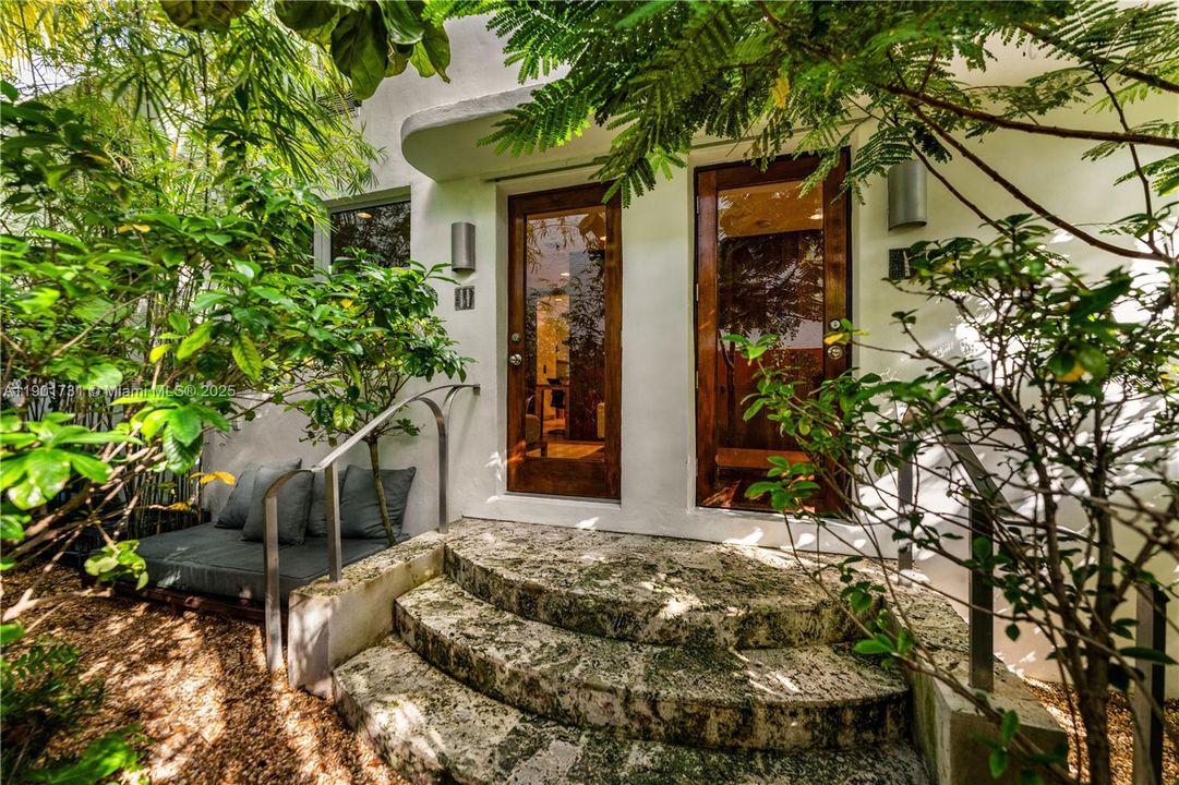 For Rent: $8,000 (2 beds, 2 baths, 922 Square Feet)