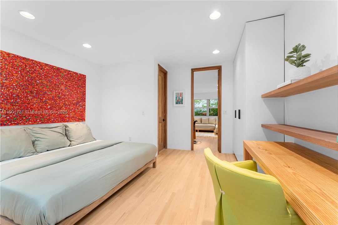 For Rent: $8,000 (2 beds, 2 baths, 922 Square Feet)