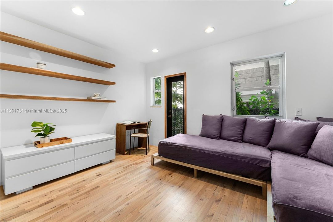 For Rent: $8,000 (2 beds, 2 baths, 922 Square Feet)