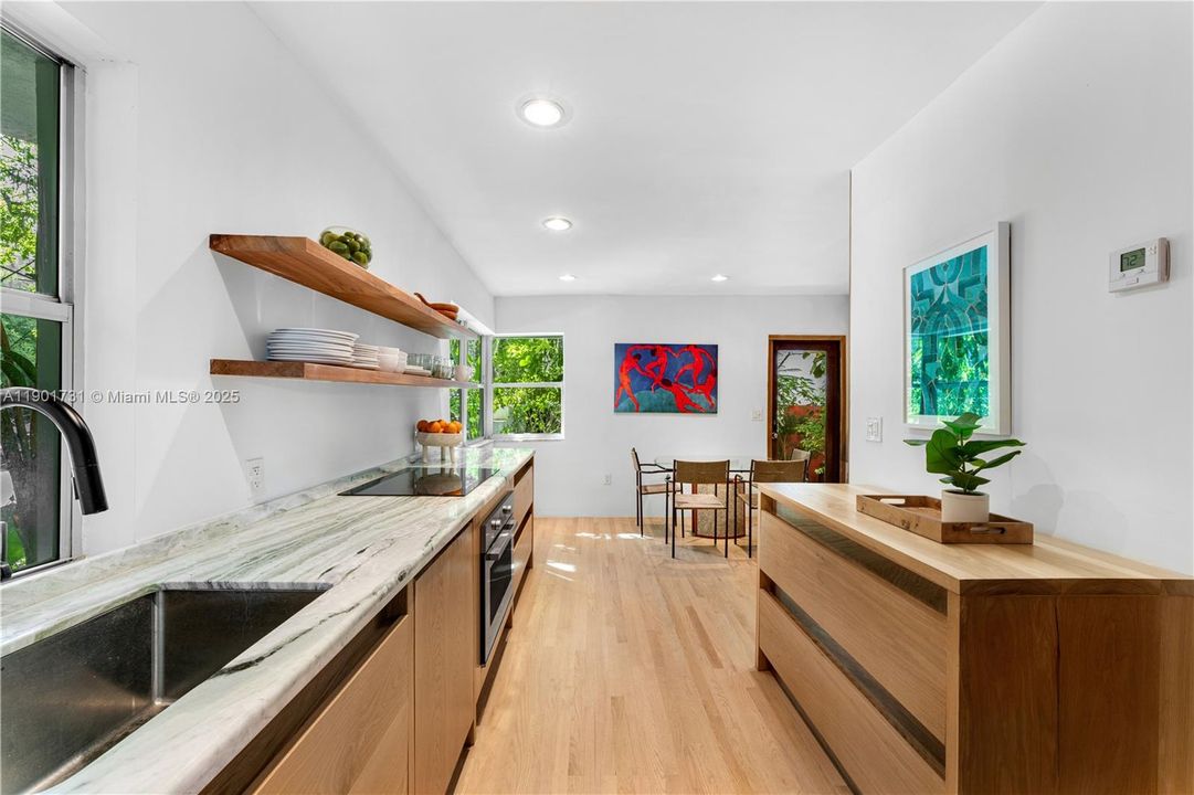 For Rent: $8,000 (2 beds, 2 baths, 922 Square Feet)