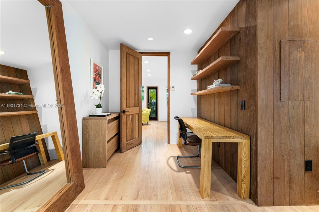 For Rent: $8,000 (2 beds, 2 baths, 922 Square Feet)