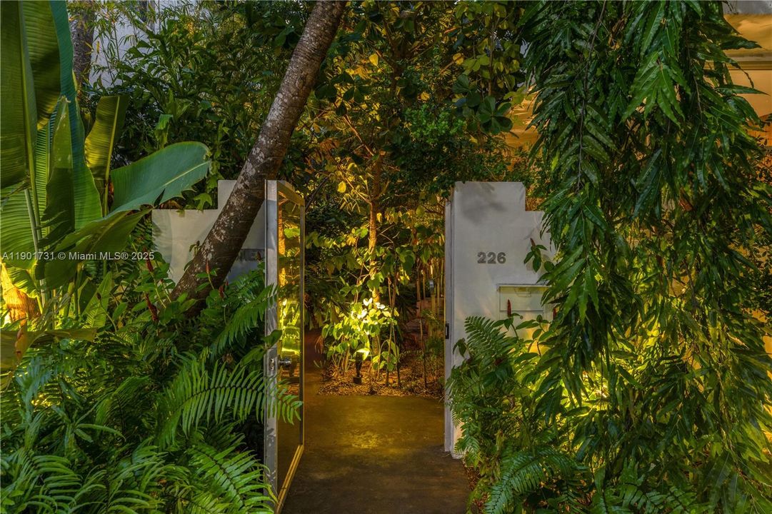 For Rent: $8,000 (2 beds, 2 baths, 922 Square Feet)