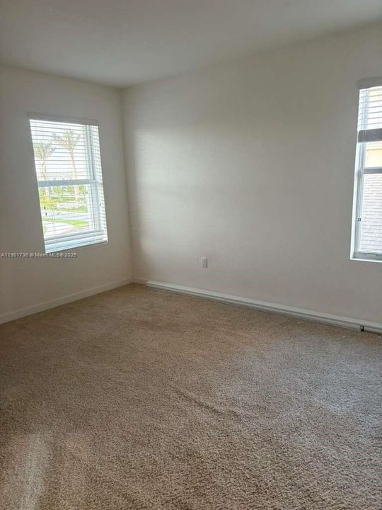 Recientemente alquilado: $2,450 (3 camas, 3 baños, 1272 Pies cuadrados)