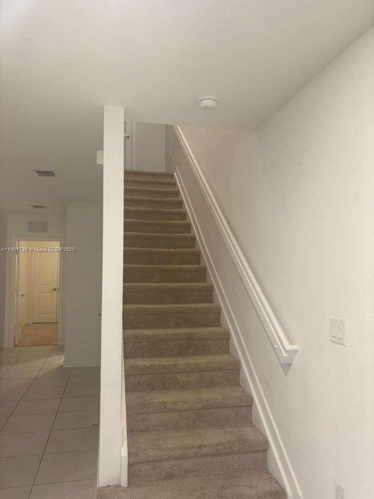 Recientemente alquilado: $2,450 (3 camas, 3 baños, 1272 Pies cuadrados)