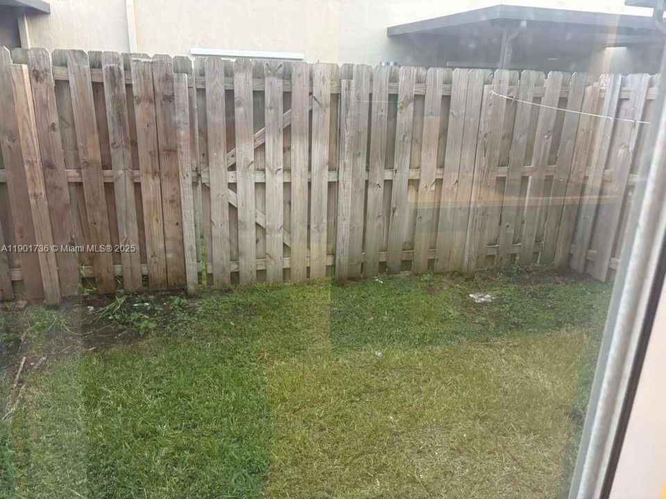 Recientemente alquilado: $2,450 (3 camas, 3 baños, 1272 Pies cuadrados)