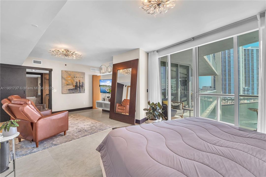 For Rent: $9,500 (3 beds, 2 baths, 1977 Square Feet)