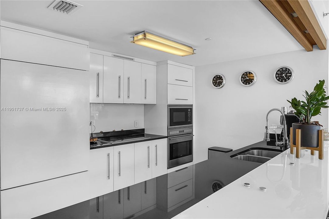 For Rent: $9,500 (3 beds, 2 baths, 1977 Square Feet)