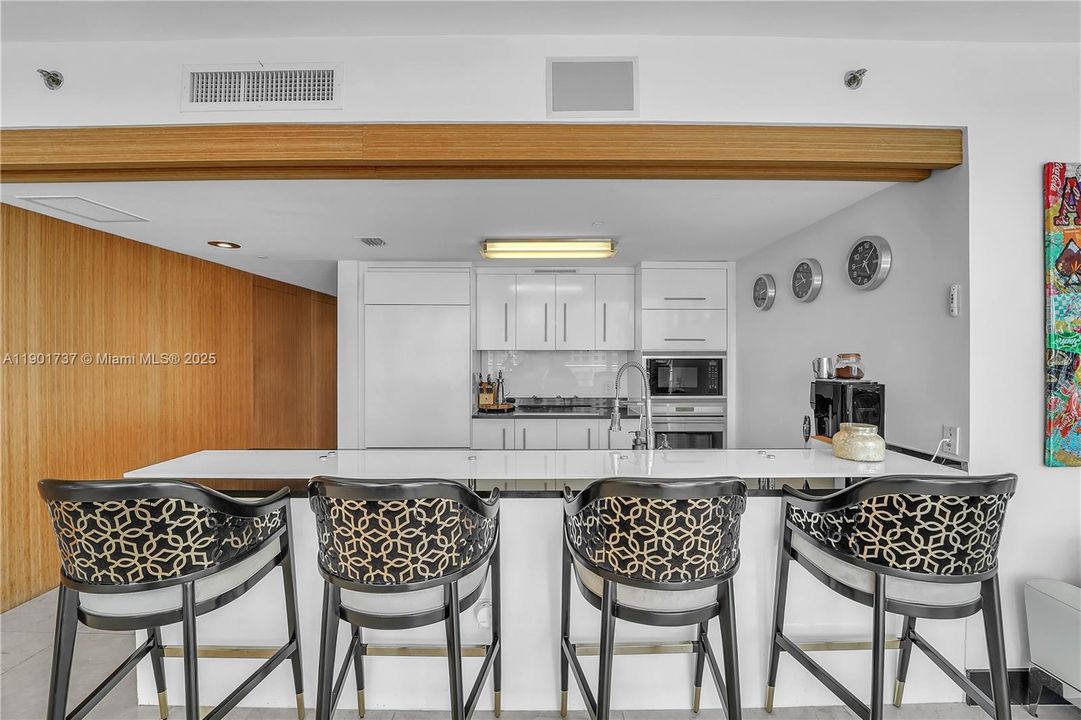 For Rent: $9,500 (3 beds, 2 baths, 1977 Square Feet)