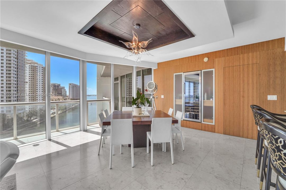 For Rent: $9,500 (3 beds, 2 baths, 1977 Square Feet)