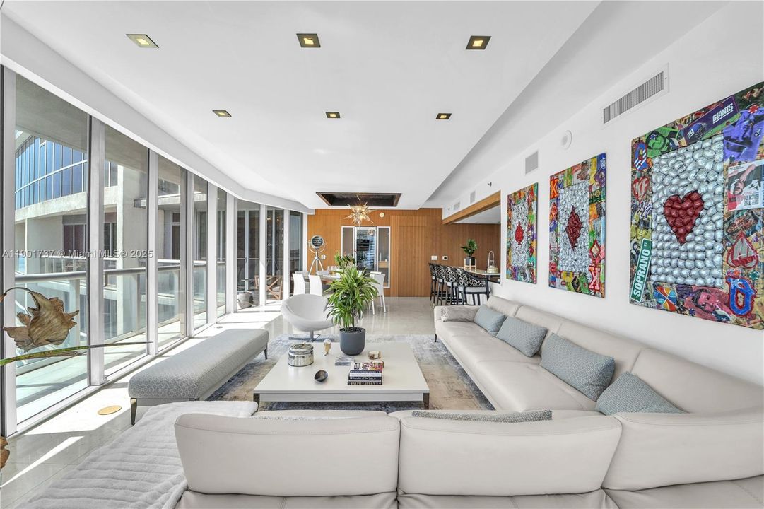 For Rent: $9,500 (3 beds, 2 baths, 1977 Square Feet)