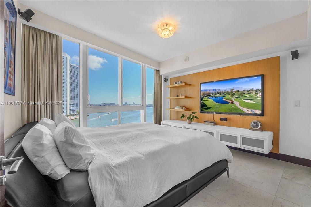 For Rent: $9,500 (3 beds, 2 baths, 1977 Square Feet)