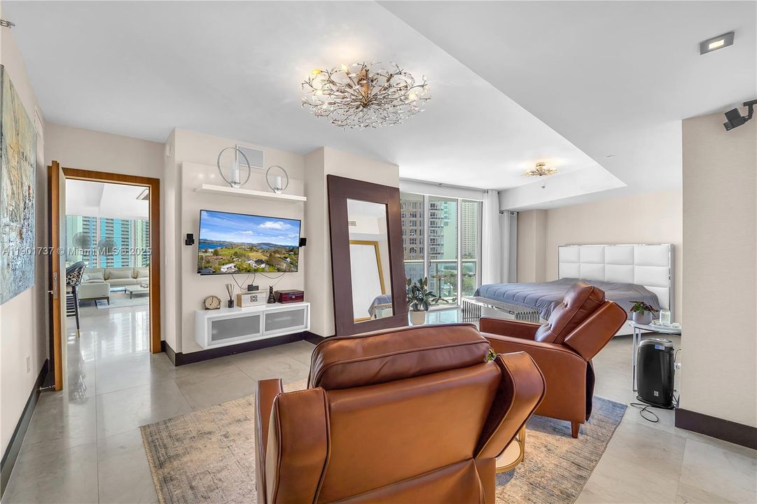 For Rent: $9,500 (3 beds, 2 baths, 1977 Square Feet)