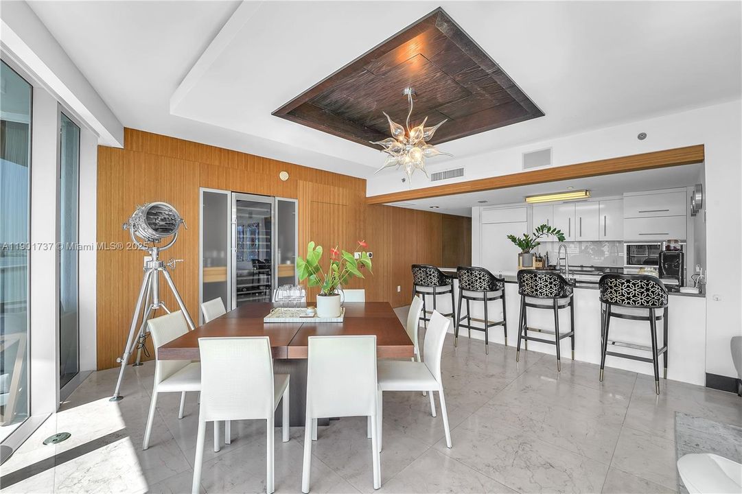 For Rent: $9,500 (3 beds, 2 baths, 1977 Square Feet)