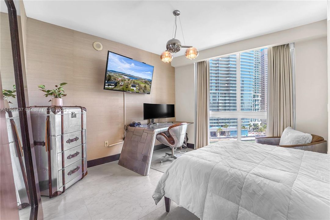 For Rent: $9,500 (3 beds, 2 baths, 1977 Square Feet)