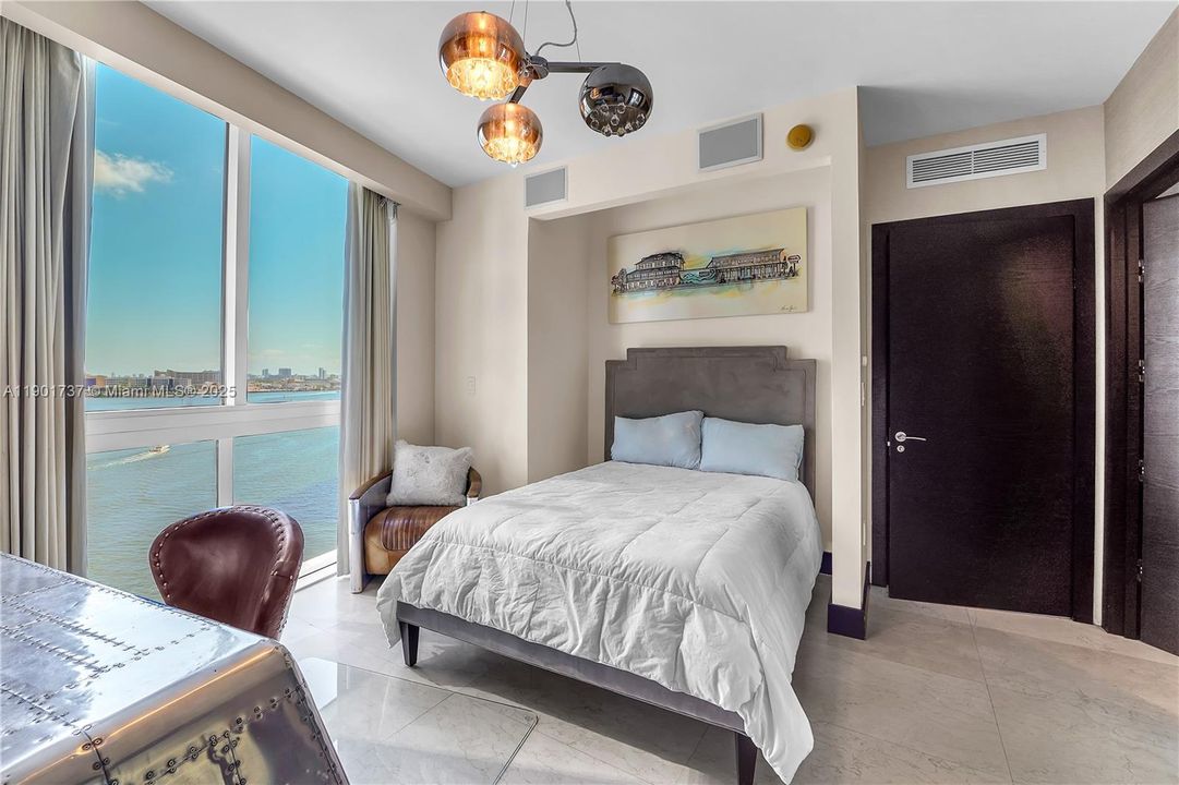 For Rent: $9,500 (3 beds, 2 baths, 1977 Square Feet)