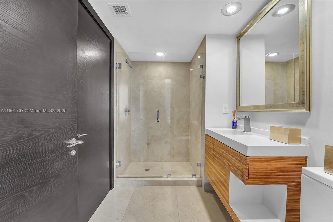 For Rent: $9,500 (3 beds, 2 baths, 1977 Square Feet)