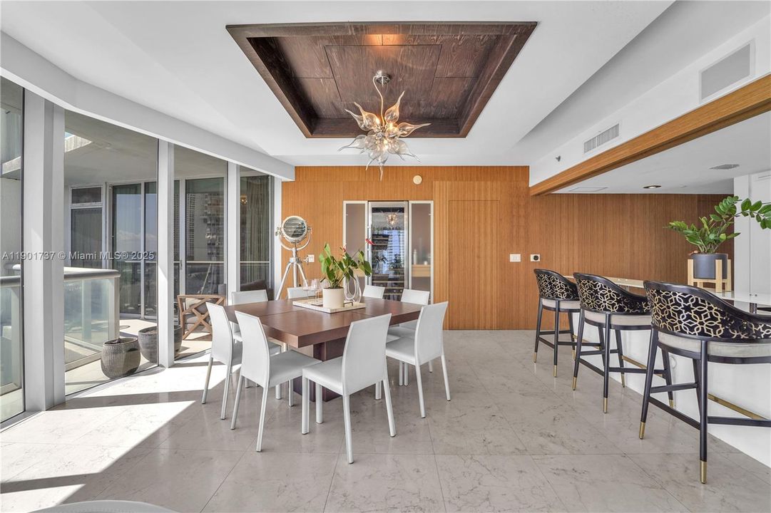 For Rent: $9,500 (3 beds, 2 baths, 1977 Square Feet)