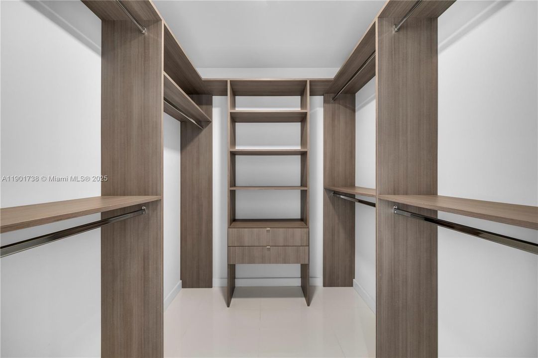 For Sale: $780,000 (1 beds, 2 baths, 1173 Square Feet)