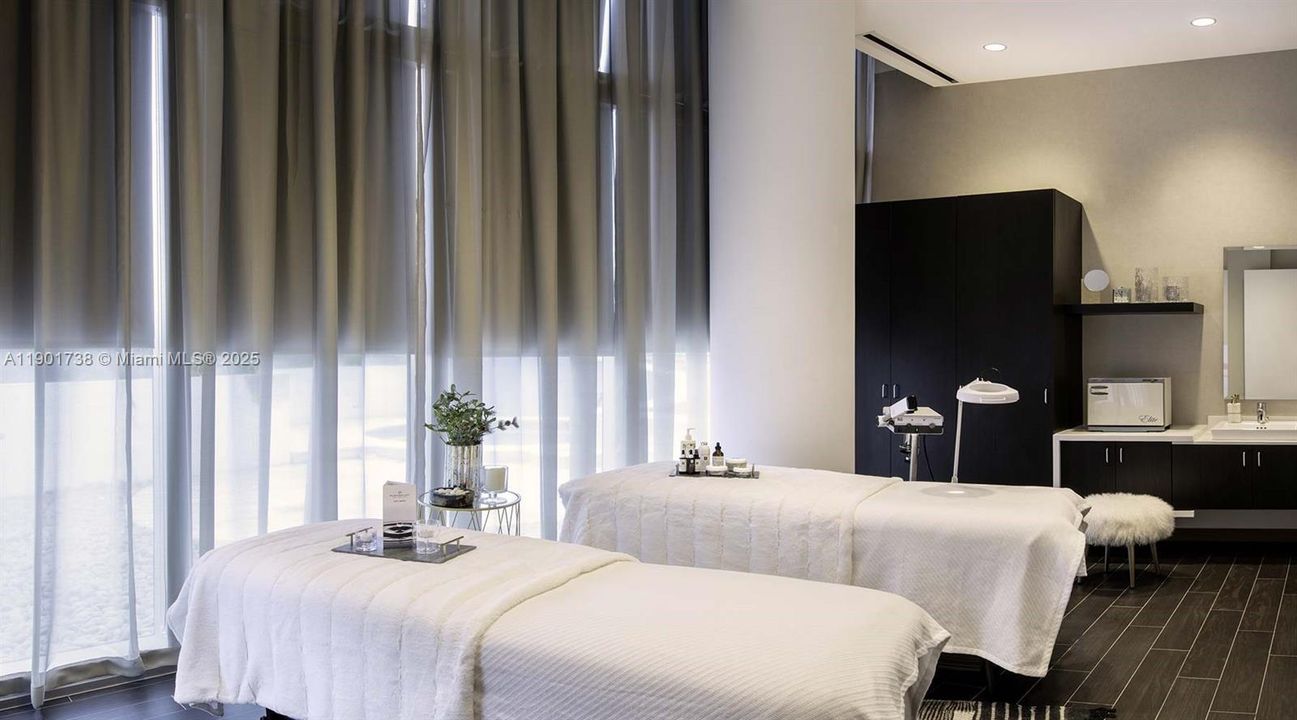 For Sale: $780,000 (1 beds, 2 baths, 1173 Square Feet)