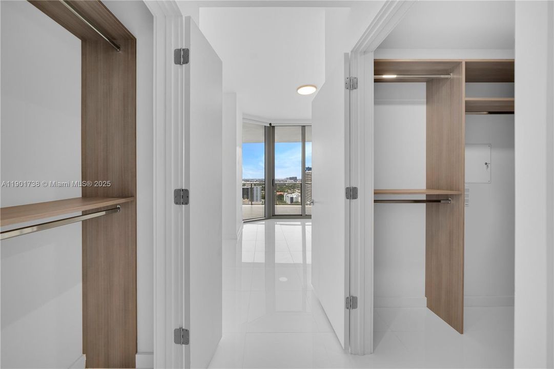 For Sale: $780,000 (1 beds, 2 baths, 1173 Square Feet)