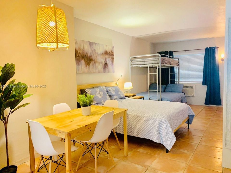 For Rent: $2,500 (0 beds, 1 baths, 409 Square Feet)