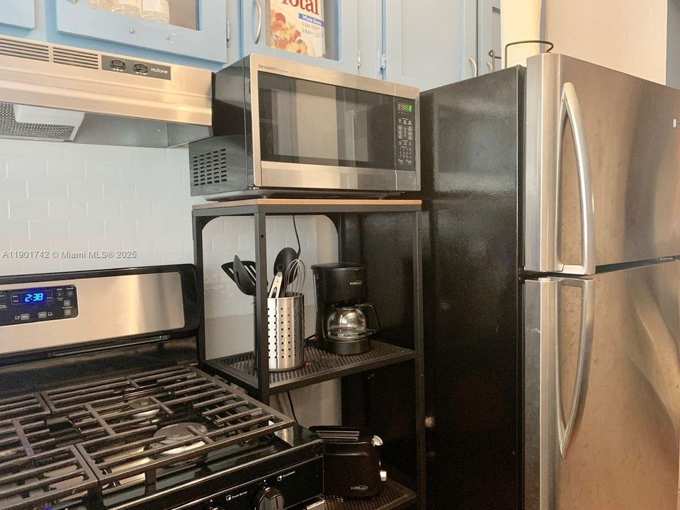 For Rent: $2,500 (0 beds, 1 baths, 409 Square Feet)