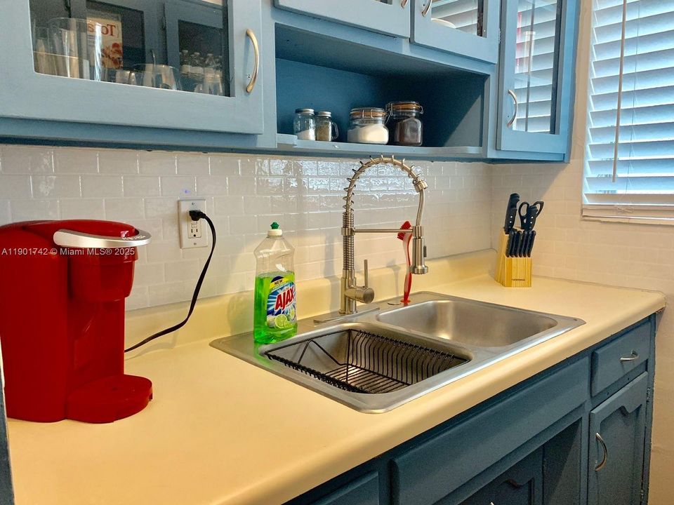 For Rent: $2,500 (0 beds, 1 baths, 409 Square Feet)