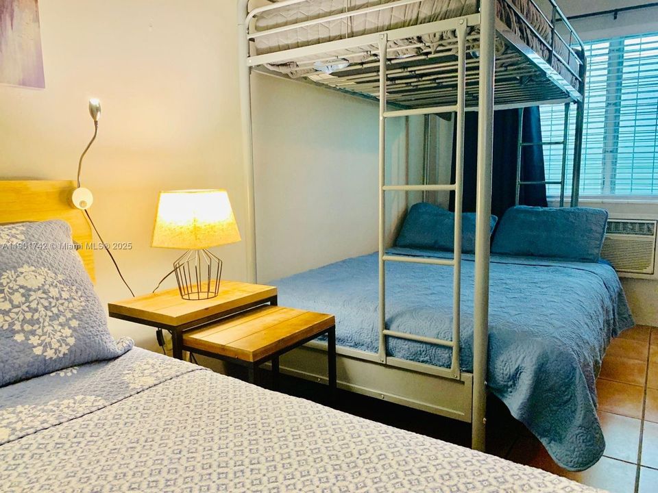 For Rent: $2,500 (0 beds, 1 baths, 409 Square Feet)