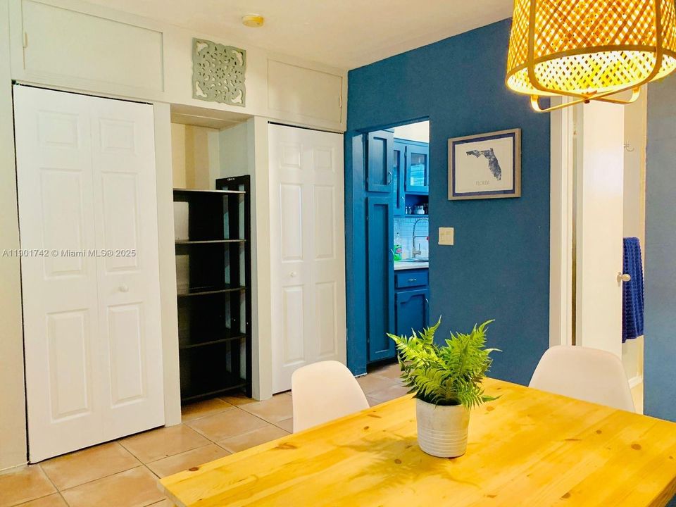 For Rent: $2,500 (0 beds, 1 baths, 409 Square Feet)