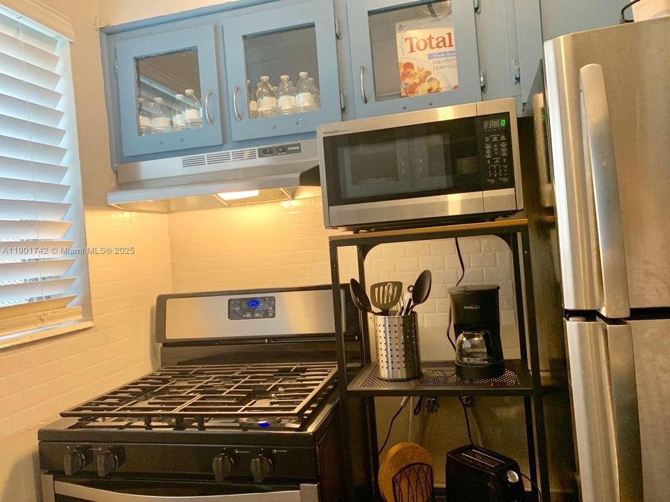 For Rent: $2,500 (0 beds, 1 baths, 409 Square Feet)