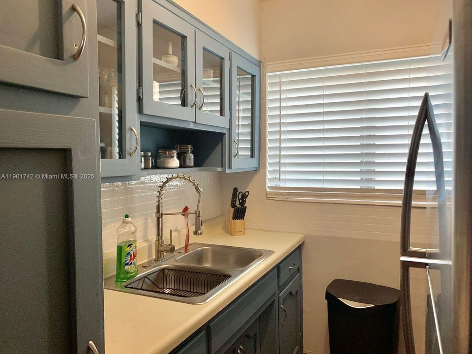 For Rent: $2,500 (0 beds, 1 baths, 409 Square Feet)