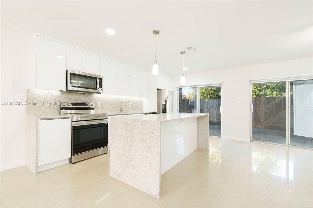 待售: $415,000 (4 贝兹, 2 浴室, 1828 平方英尺)