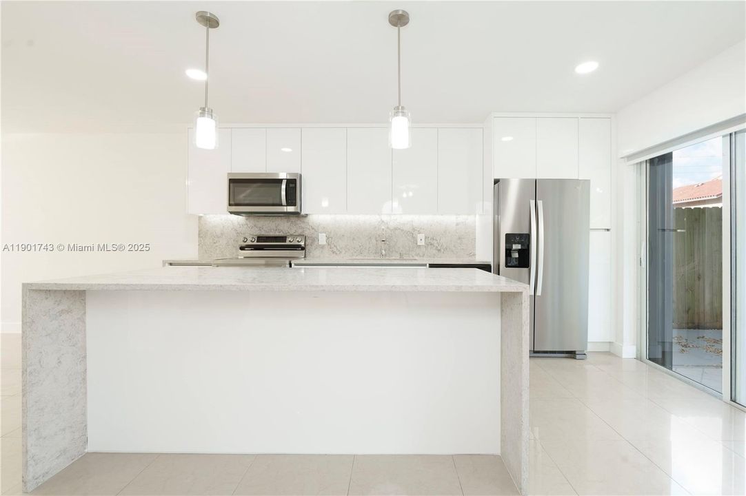 待售: $415,000 (4 贝兹, 2 浴室, 1828 平方英尺)