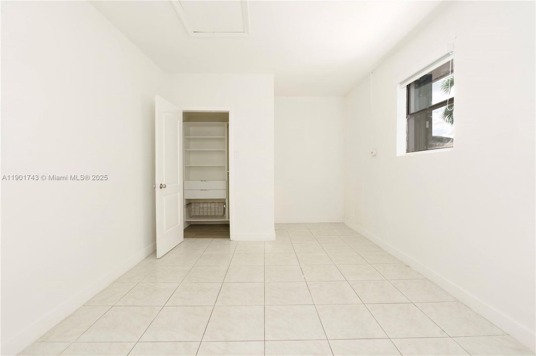 待售: $415,000 (4 贝兹, 2 浴室, 1828 平方英尺)