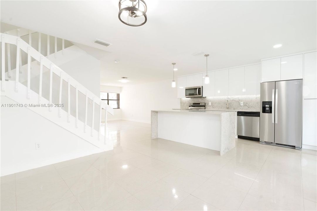 待售: $415,000 (4 贝兹, 2 浴室, 1828 平方英尺)