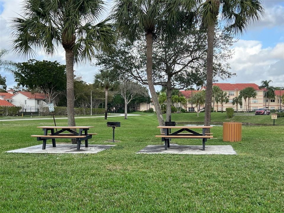 Recently Rented: $2,000 (2 beds, 2 baths, 1027 Square Feet)