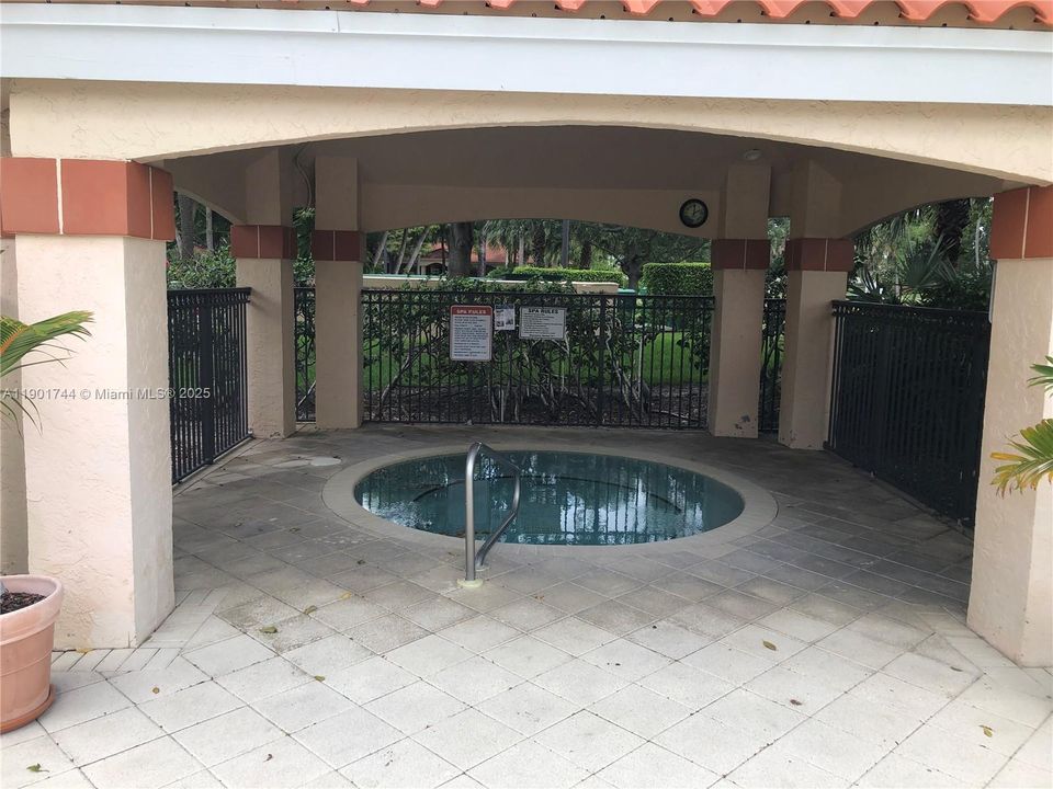 Recently Rented: $2,000 (2 beds, 2 baths, 1027 Square Feet)