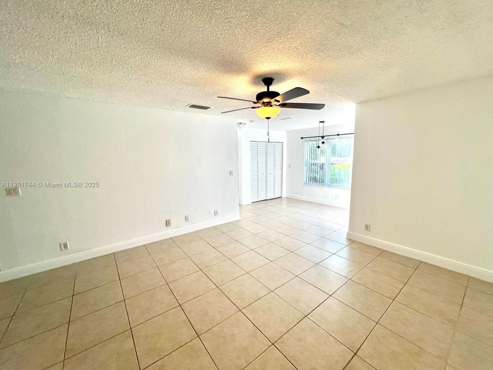 Recently Rented: $2,000 (2 beds, 2 baths, 1027 Square Feet)