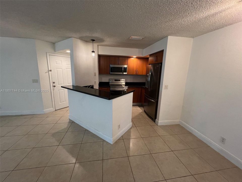Recently Rented: $2,000 (2 beds, 2 baths, 1027 Square Feet)