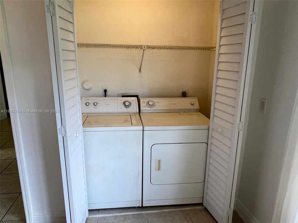 Recently Rented: $2,000 (2 beds, 2 baths, 1027 Square Feet)