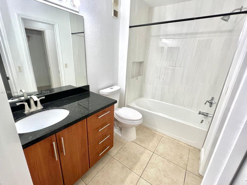 Recently Rented: $2,000 (2 beds, 2 baths, 1027 Square Feet)