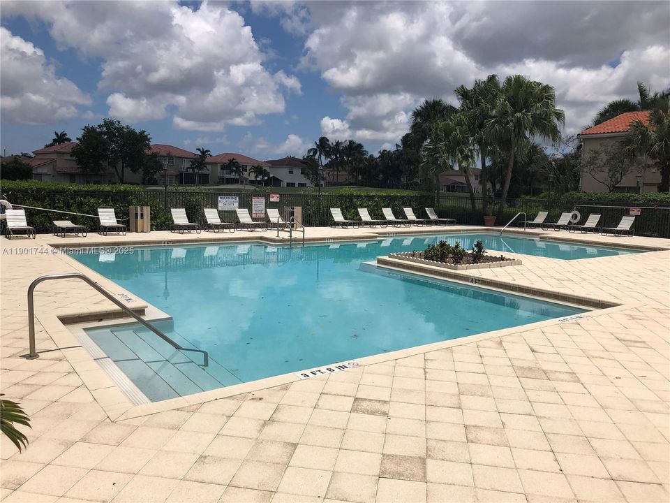 Recently Rented: $2,000 (2 beds, 2 baths, 1027 Square Feet)