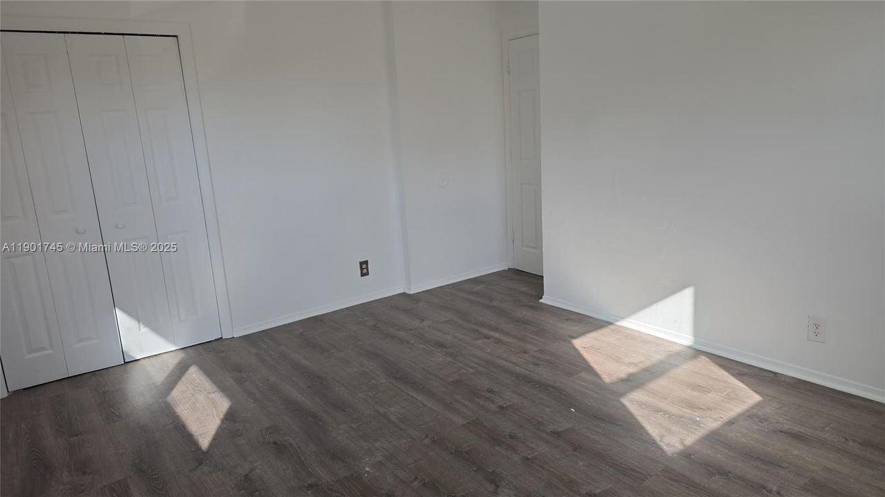 For Rent: $3,000 (4 beds, 2 baths, 1472 Square Feet)