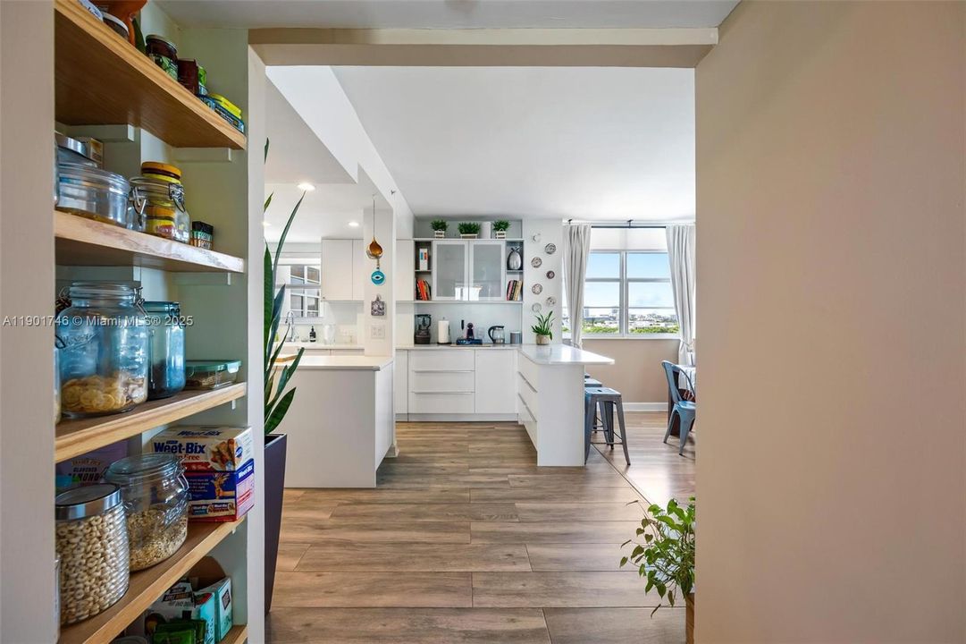 For Sale: $1,100,000 (2 beds, 2 baths, 1800 Square Feet)