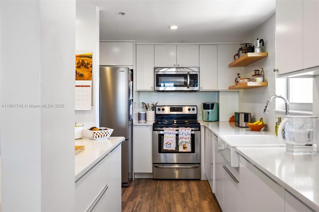 For Sale: $1,100,000 (2 beds, 2 baths, 1800 Square Feet)