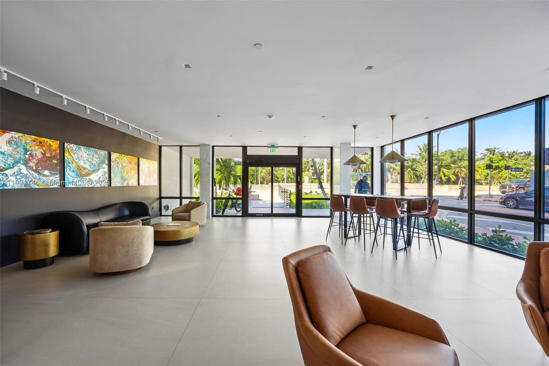 For Sale: $1,100,000 (2 beds, 2 baths, 1800 Square Feet)