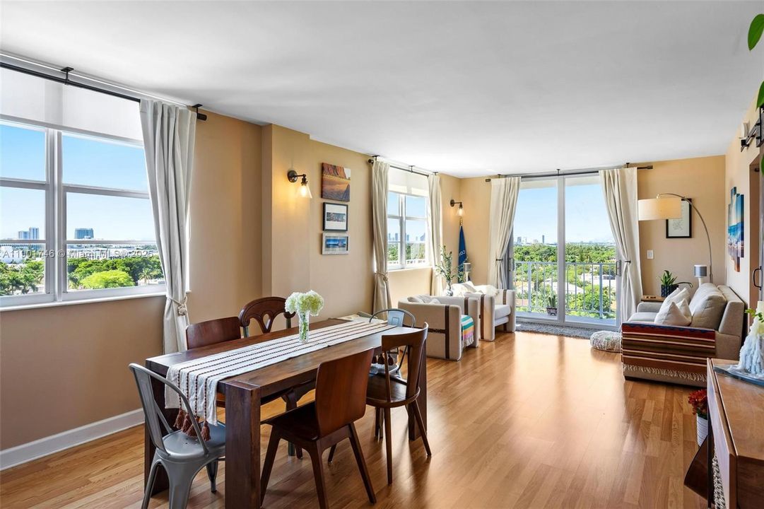 For Sale: $1,100,000 (2 beds, 2 baths, 1800 Square Feet)