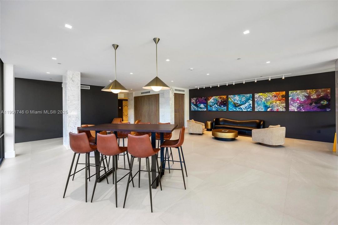 For Sale: $1,100,000 (2 beds, 2 baths, 1800 Square Feet)