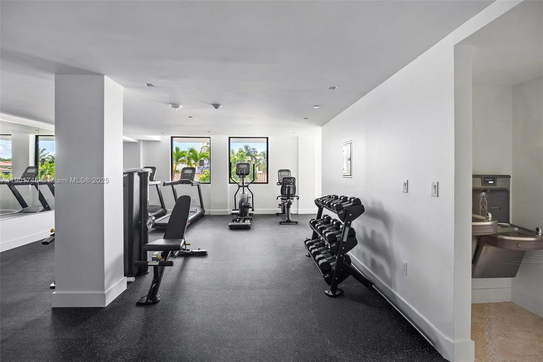 For Sale: $1,100,000 (2 beds, 2 baths, 1800 Square Feet)