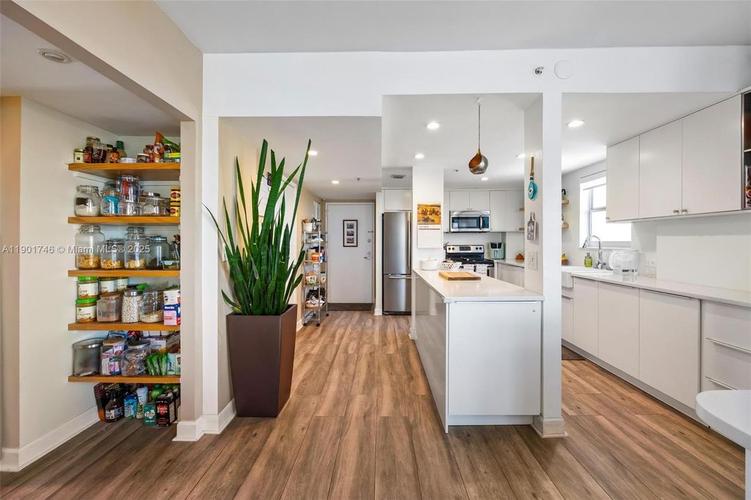 For Sale: $1,100,000 (2 beds, 2 baths, 1800 Square Feet)